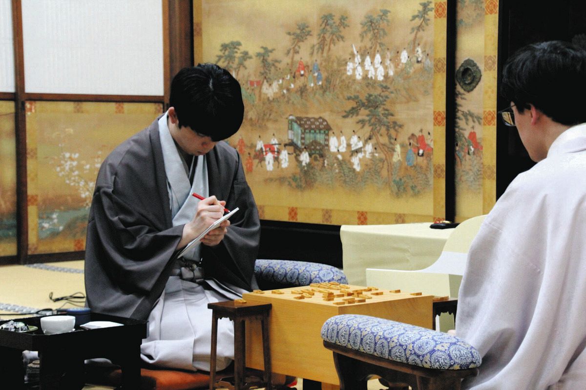 藤井聡太竜王が全冠制覇達成して初の防衛戦、伊藤匠七段が60手目封じ手【竜王戦第2局1日目】:中日スポーツ・東京中日スポーツ