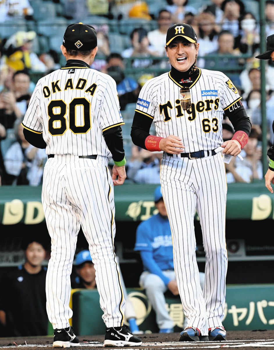 阪神vs阪神！？』日本ハム・新庄監督、メンバー表交換で古巣