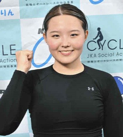ホームバンクでの決勝に気合を入れる伊藤優里