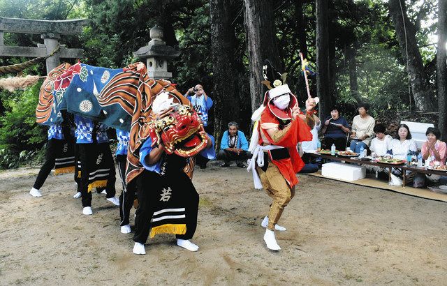 拝殿幕新調 復活の獅子舞 氷見・戸宮五社の秋季例大祭：北陸中日新聞Web