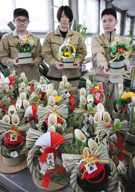 小矢部園芸高生作 ミニ門松あす販売 玄関で50個 北陸中日新聞web 小矢部園芸高生作 ミニ門松あす販売 玄関で50個 北陸中日新聞web