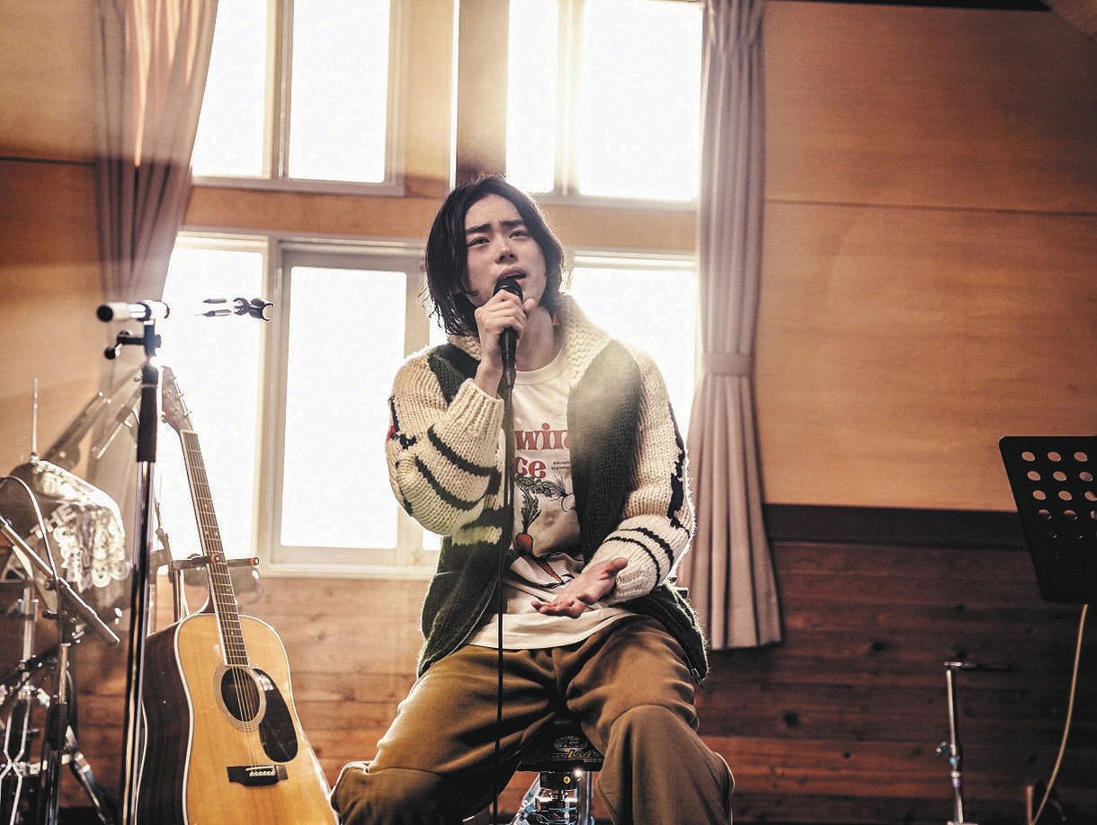 菅田将暉がオンラインライブ 妻・小松菜奈とのW主演映画エンディング