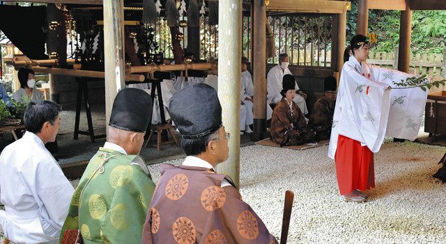 平穏祈念し神事や舞を奉納 玉城・田丸神社で秋季大祭:中日新聞Web