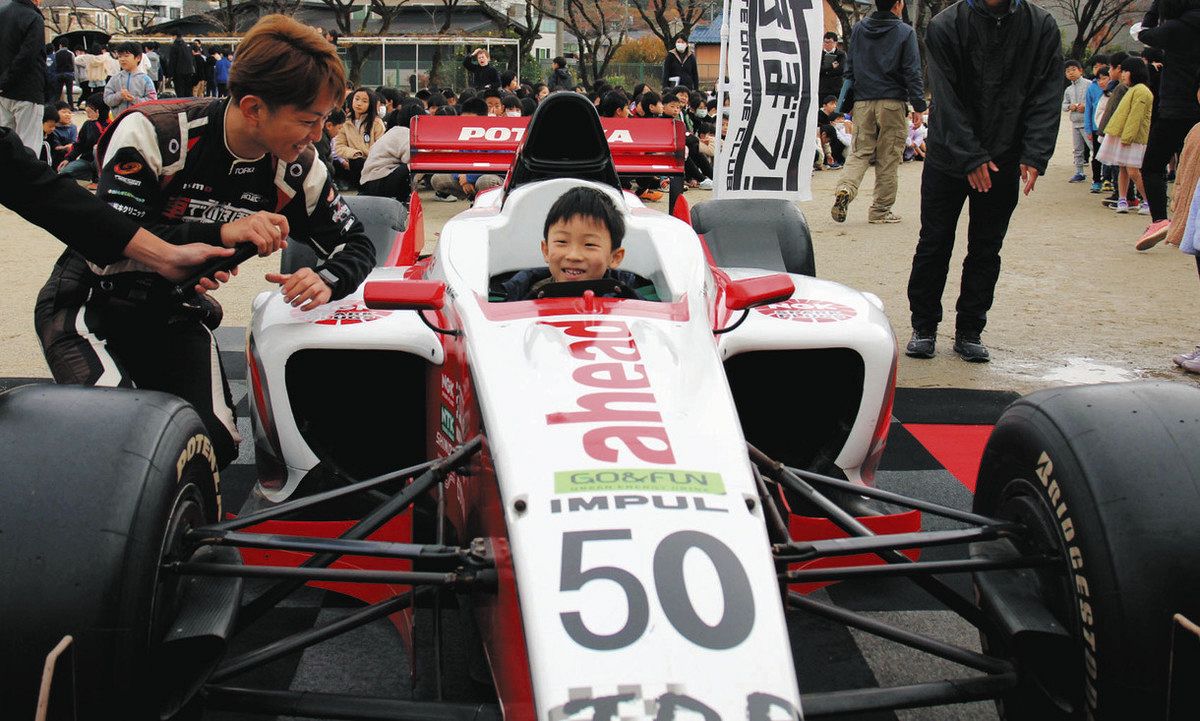 リョービ　日本製　ハイパーカーボテック　友水仙ＶＲ中硬硬８１　価格交渉可 レースカー乗れた。講演も聞けた 児童にレーサー平手さん「夢を大切に