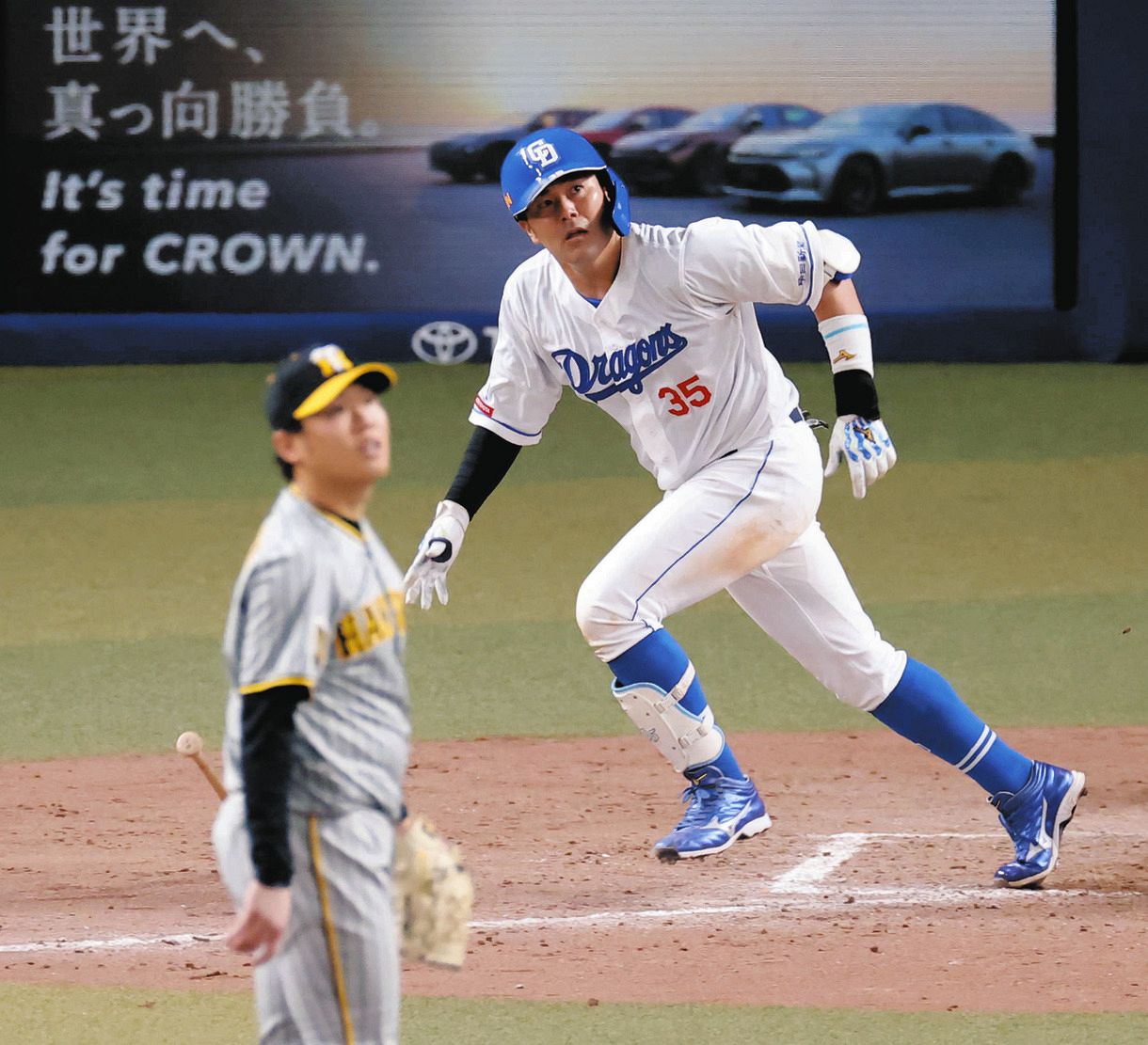 中日―阪神　５回裏無死、木下が左越え二塁打を放つ。投手西勇