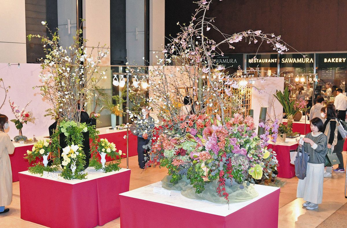 【限定値下げ】心の花―古流生花大郷理明作品集 心の花 （英文併記） 古流生花大郷理明作品集：The Spirit of