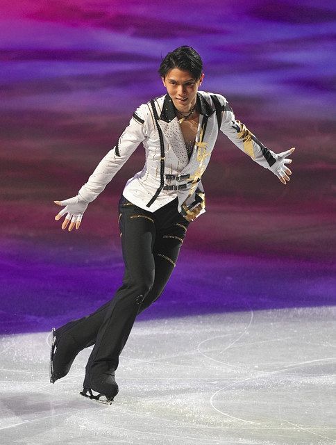 羽生結弦が大トリで出演 情熱的なステップ＆スピン 演技ラストの“決め
