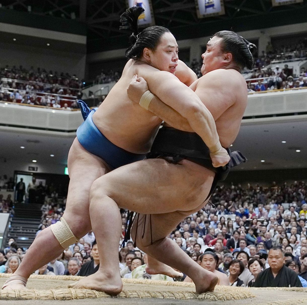 39代木村庄之助が差し違え 立行司に昇進後は初めて：中日新聞Web