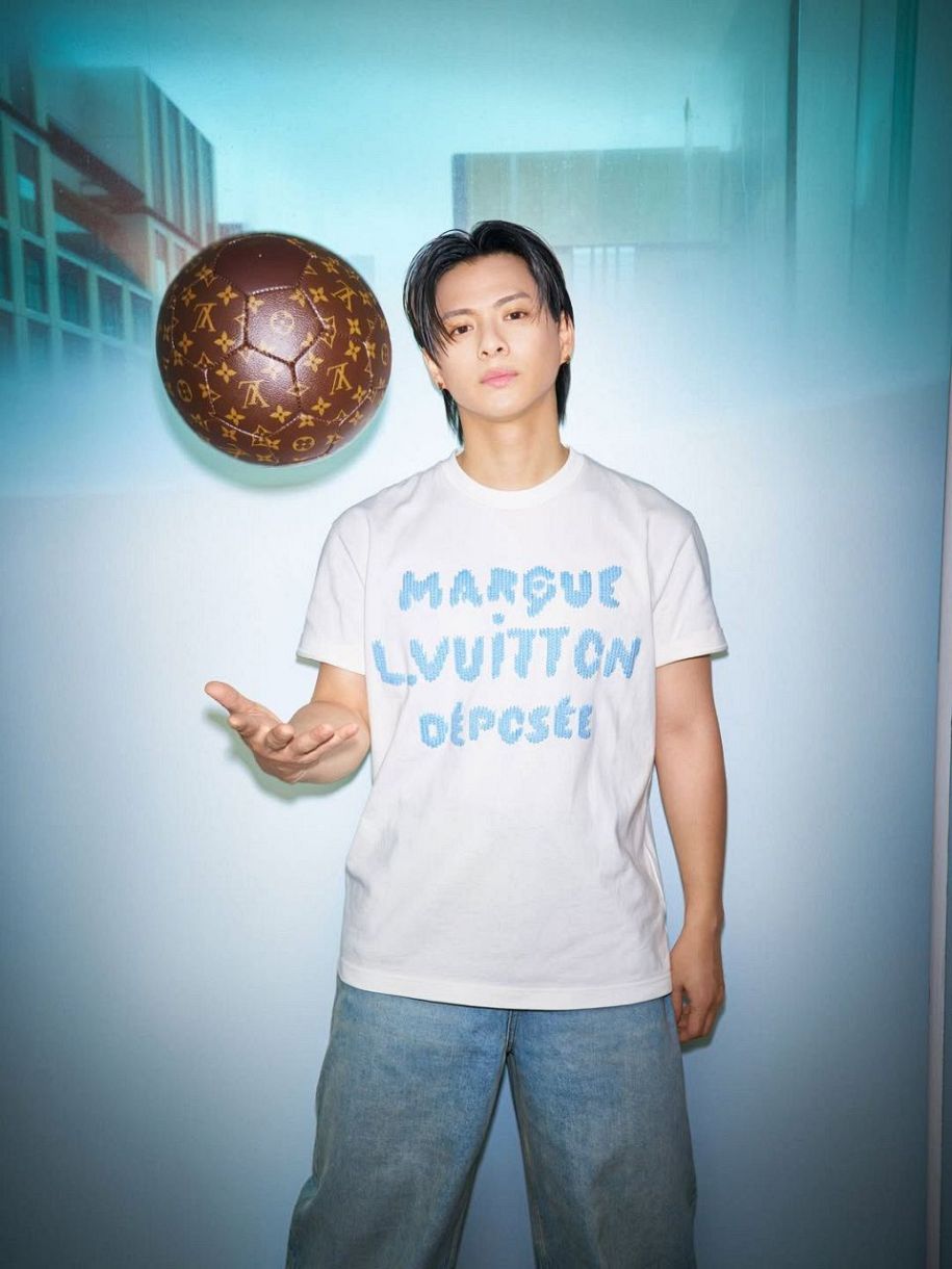 実際の投稿】平野紫耀「くしゃっと笑顔」さわやかな撮り下ろしカット