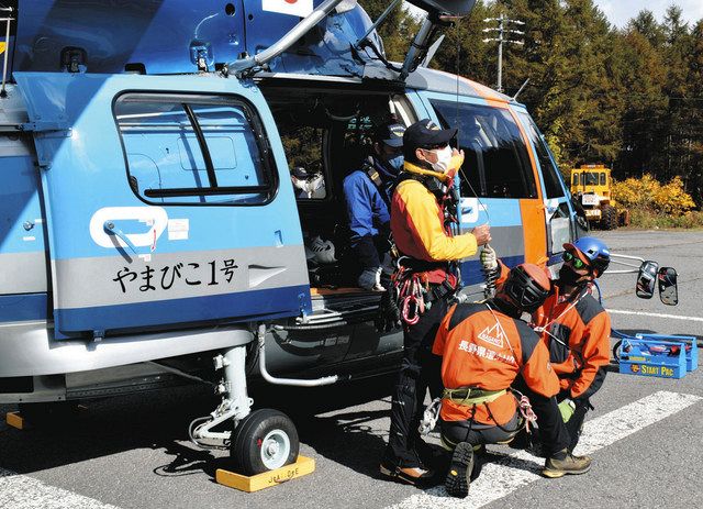 戸隠スキー場で県警ヘリを使い山岳救助訓練 長野中央署と遭対協：中日