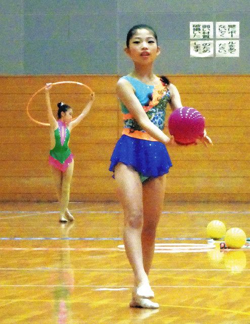 目指せ日本代表、生徒ら演技披露 名古屋「みなみ新体操クラブ」：中日
