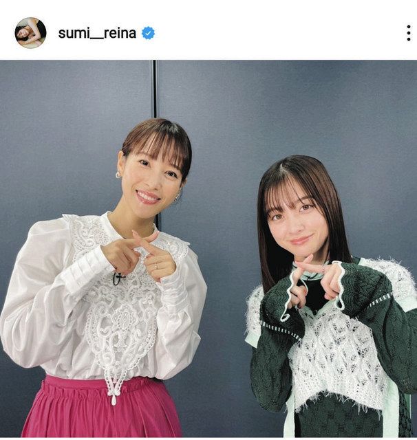写真】橋本環奈との謎のポーズで2ショット：中日スポーツ・東京中日