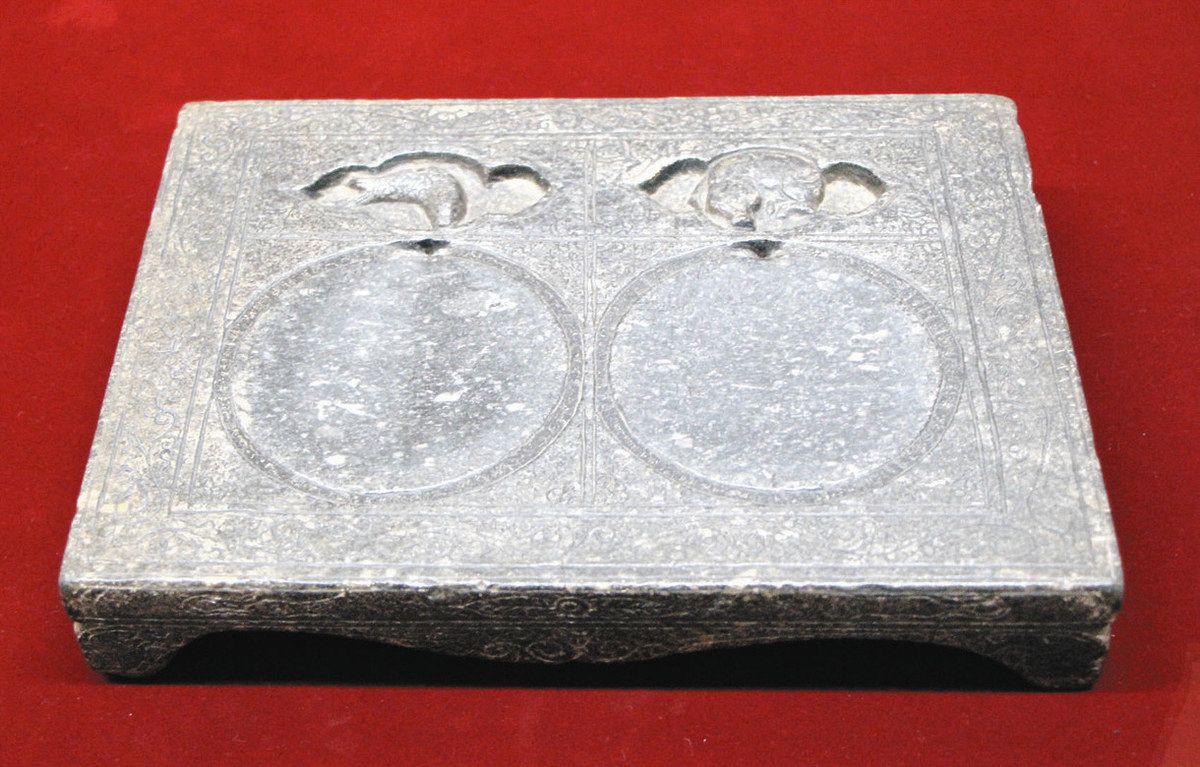 石山寺に伝わる貴重な宝を次代へ 大津で土佐光起の紫式部図、古硯など