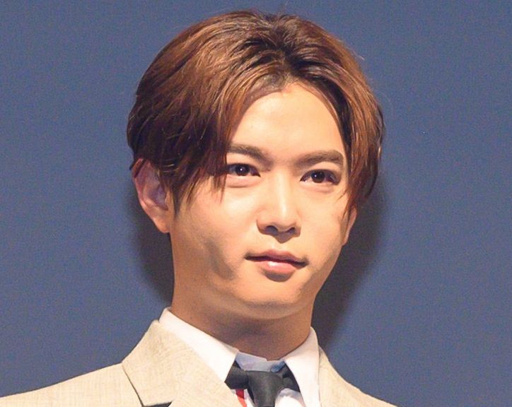 「かっこよすぎ」「10年もあっためて来やがって」千葉雄大の空港 ...