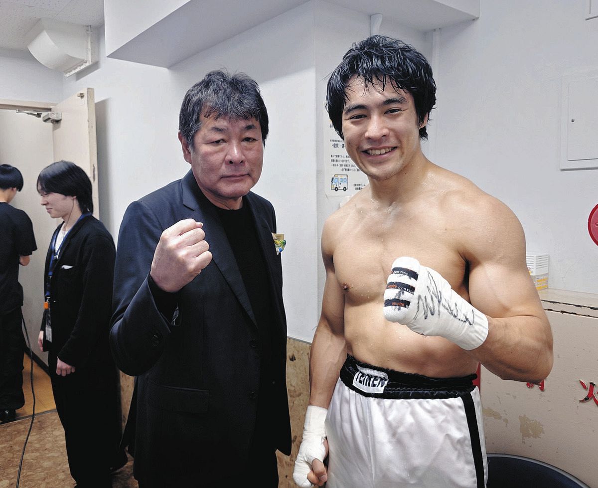 赤井英和の息子・英五郎、11カ月ぶり再起戦で初回KO勝利「負ければ