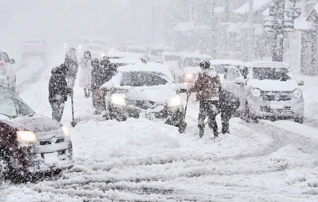 金沢46センチ 白山河内114センチ 大雪、なお警報級の恐れ：北陸中日新聞Web