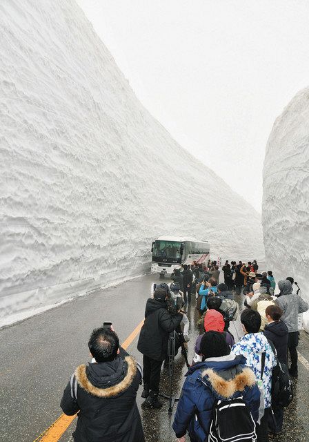 立山黒部アルペンルート全線開通 大町 電気バスの扇沢駅で式典 中日新聞web