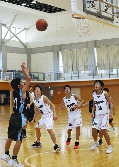 ゴール下の熱戦開幕 西部中学新人男子バスケ 中日新聞しずおかweb