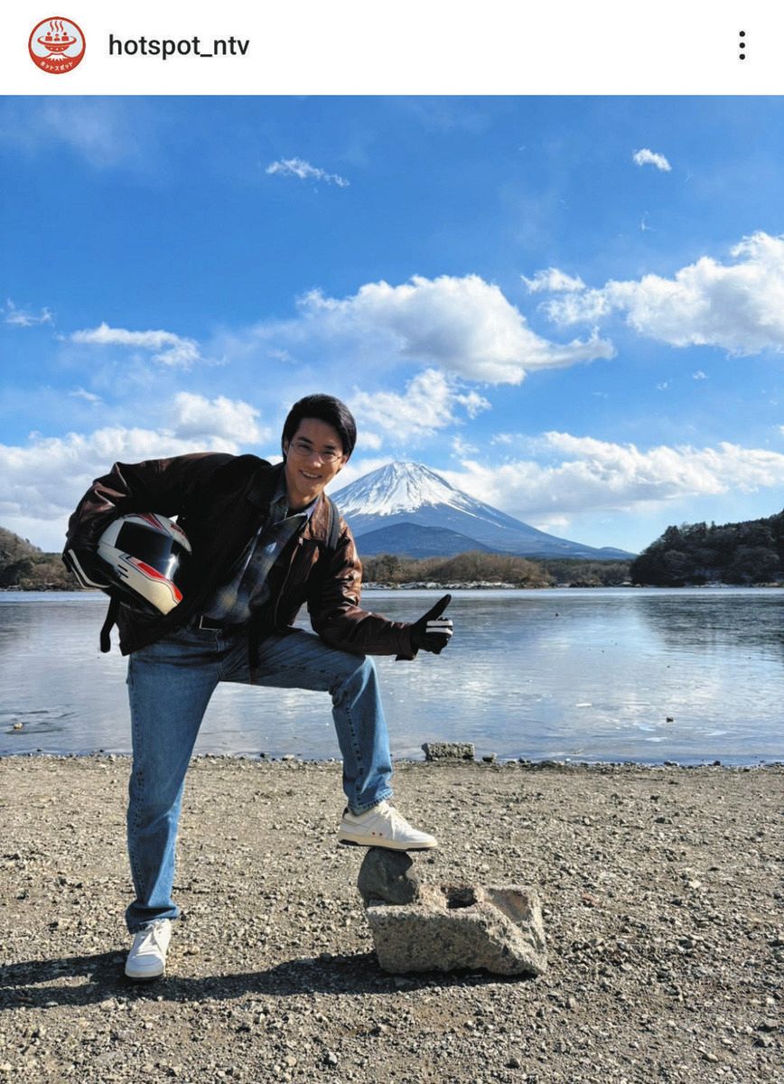 ◇富士山をバックにポーズをとる小野寺【写真】：中日スポーツ・東京中