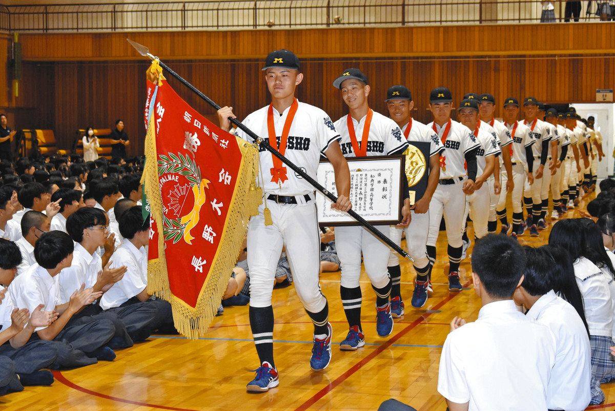 甲子園での活躍を願いエール 松商学園で在校生らが壮行会：中日新聞Web
