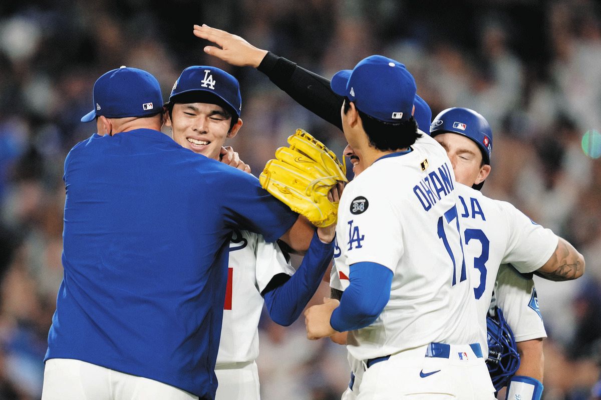 この写真好き」大谷翔平＆佐々木朗希、歓喜の”右手タッチ”ショットに