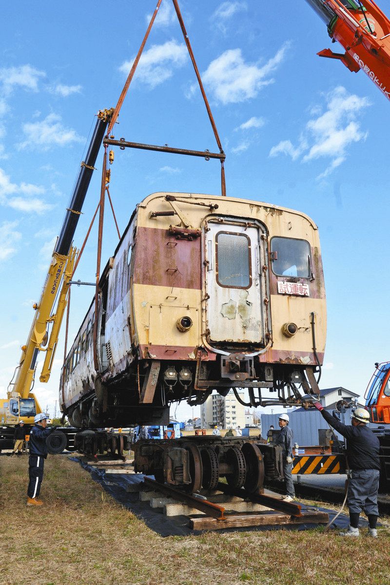 白鳥」の食堂車 ついに来た 小松のNPO 盛岡から移送：北陸中日新聞Web