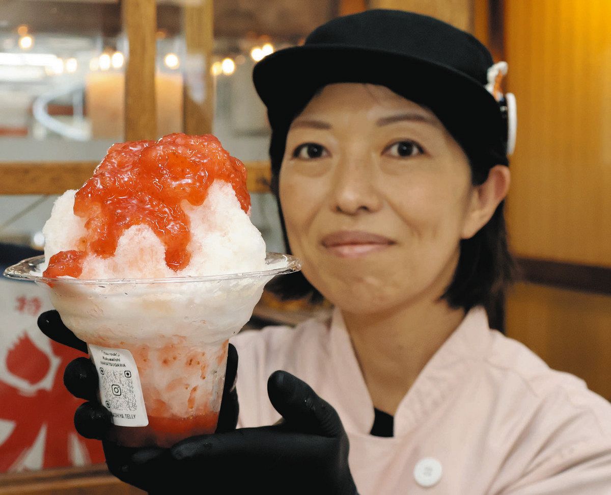 苗木城築城500年にちなんだ「赤かべ氷」 6日まで、中津川駅で販売：中