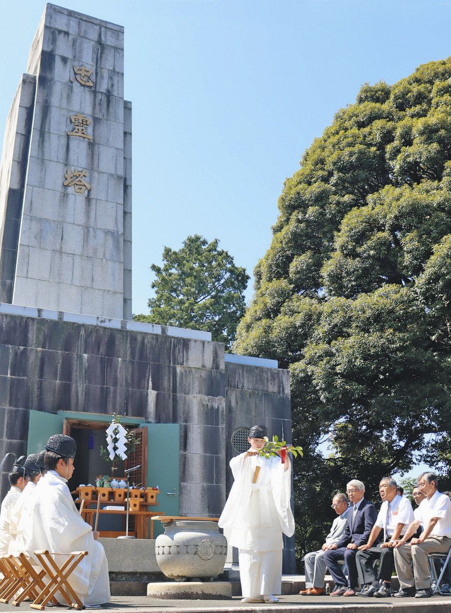 嶺南忠霊塔で清掃、慰霊 県神道青年会、戦後80年で 敦賀：日刊