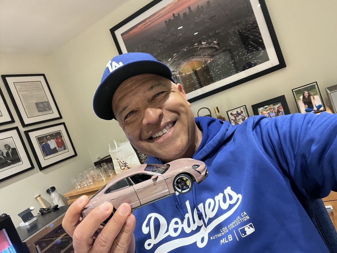 デイブ・ロバーツ フィギュア 2024年MLB監督 - メルカリ