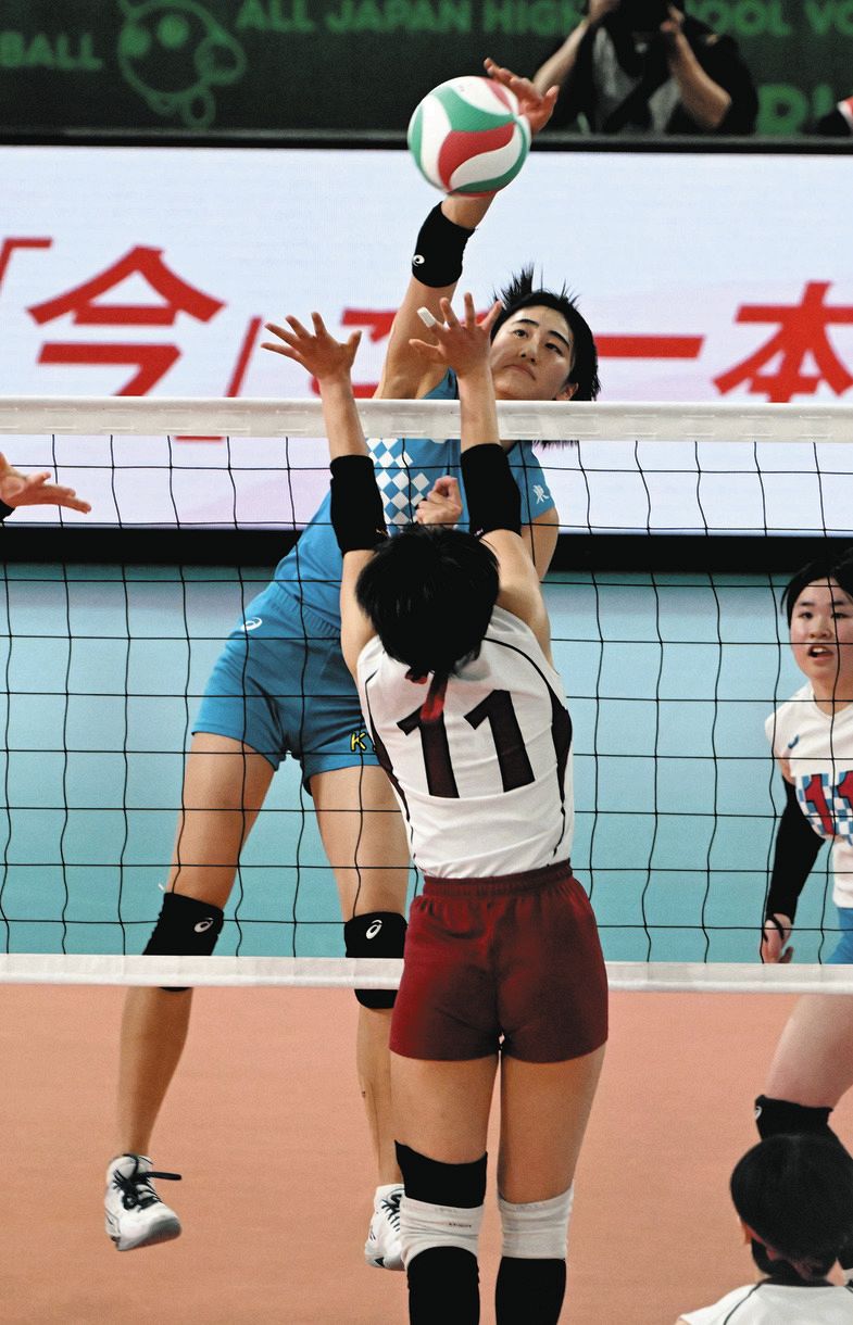 ◇笑顔の秋本美空＆豪快アタック【プレー写真複数】：中日スポーツ