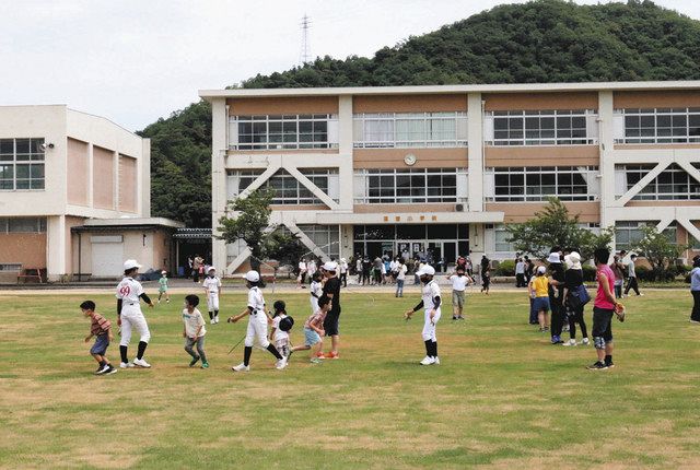 旧国富小グラウンド整備完了 小浜 住民の手で芝生公園に 中日新聞web