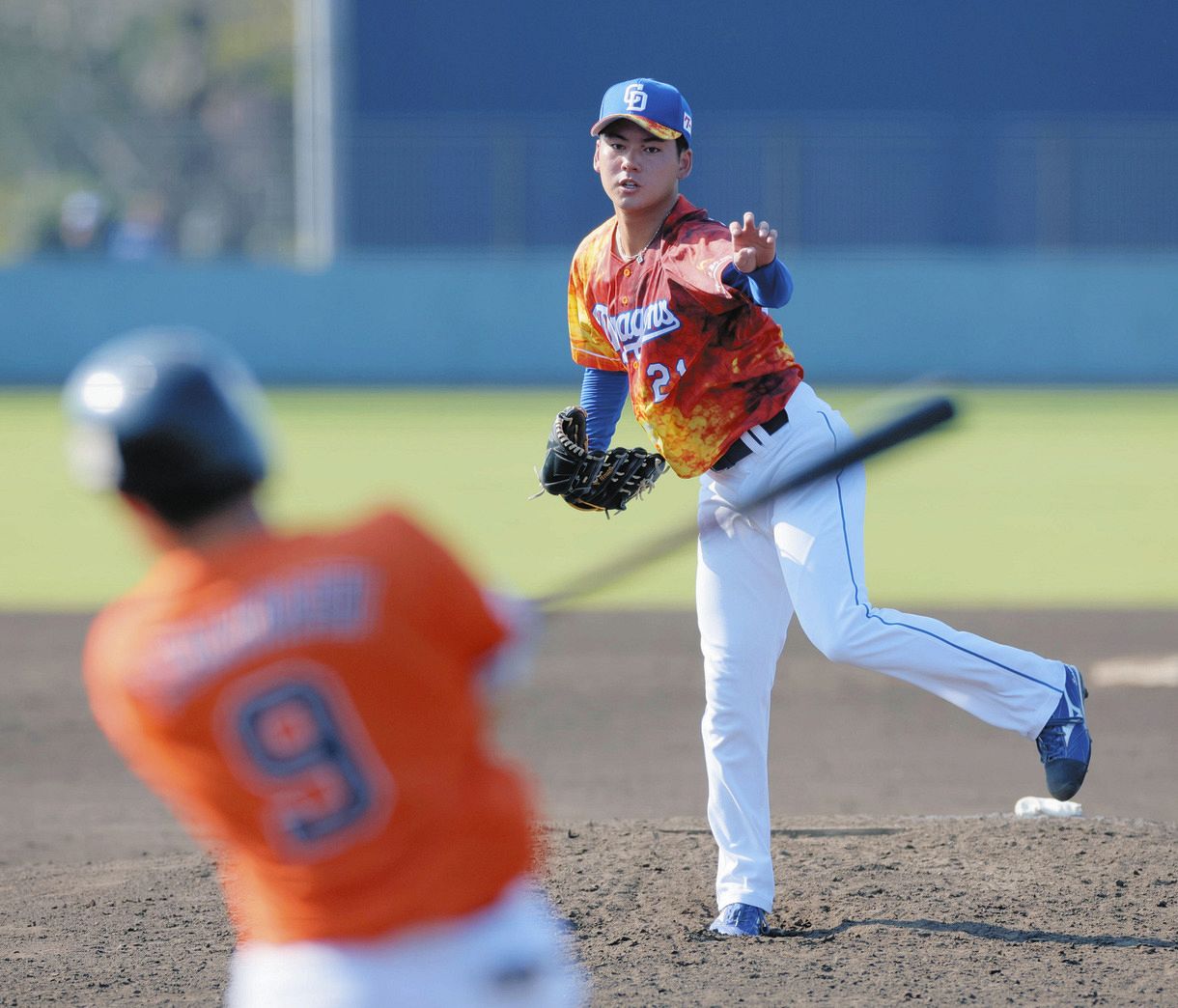 中日・金丸夢斗、これぞ”侍ピッチング”！ わずか18球で完璧2イニング