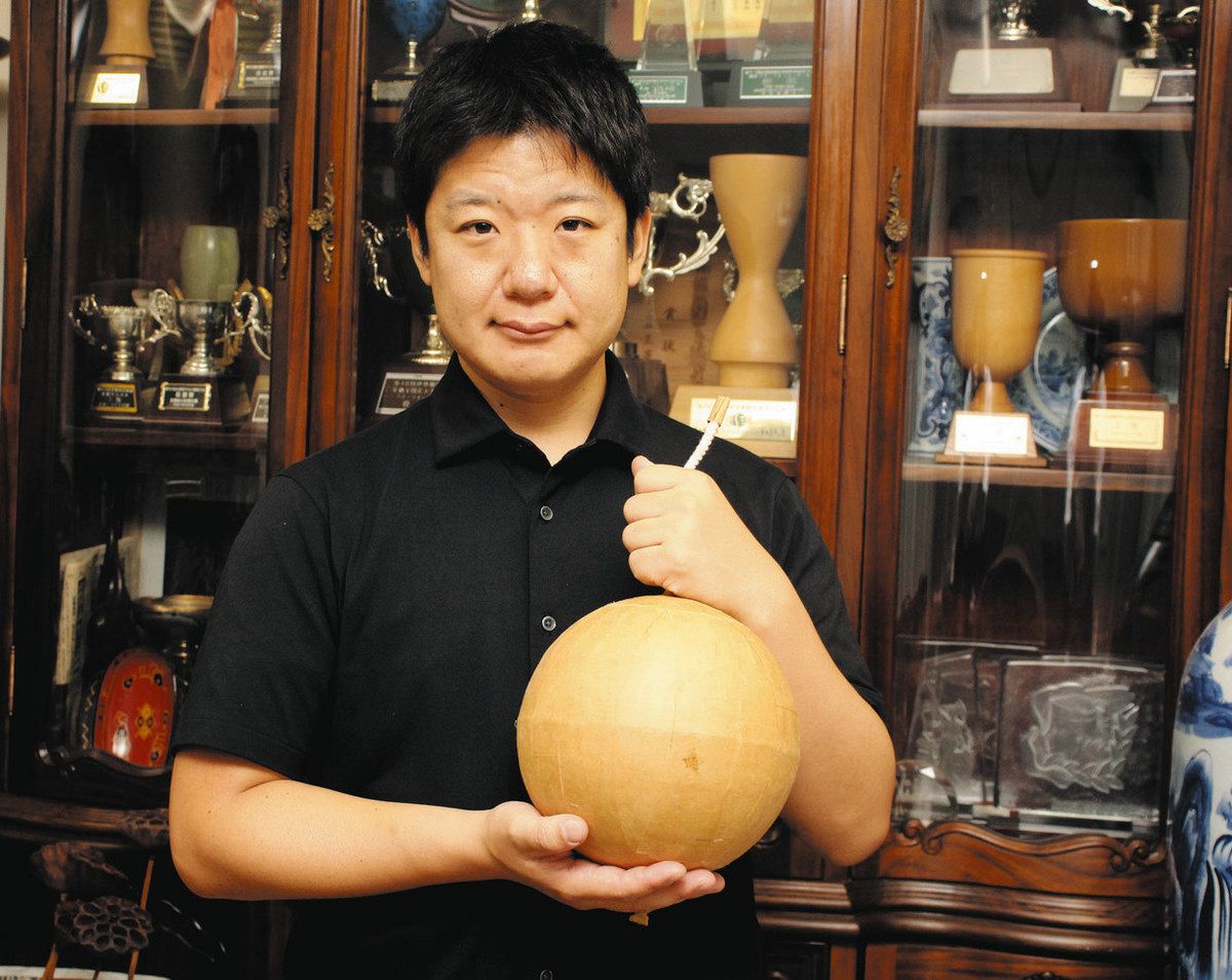 夜川を彩る花火師の思い＞色の変化、電飾のように ワイドスターマイン