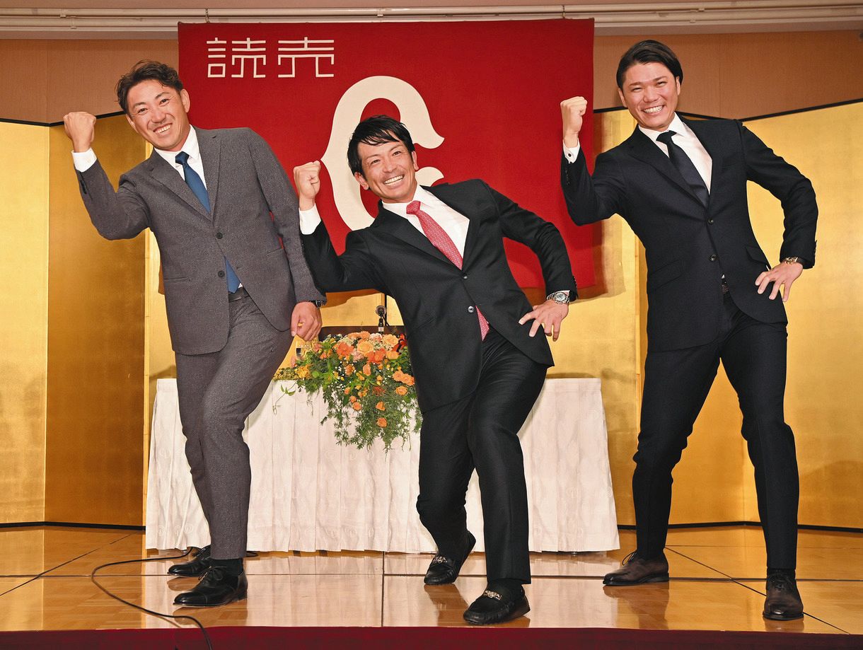 one of the answer 松田宣浩　限定出品 ◇巨人・松田宣浩、引退会見でも「熱男～！」【写真複数】：中日