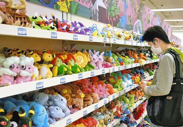ポケモングッズ ゲットだぜ！ 西武福井店 来月8日まで 700種類並ぶ