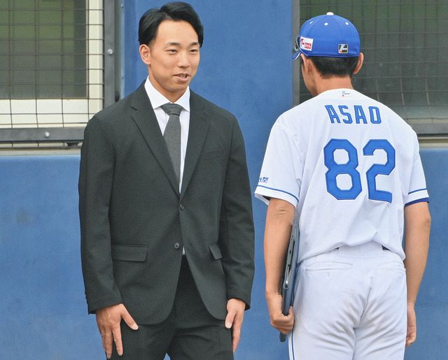 妻・高城れに誕生日を祝ってから名古屋入り 日本ハムからトレードの