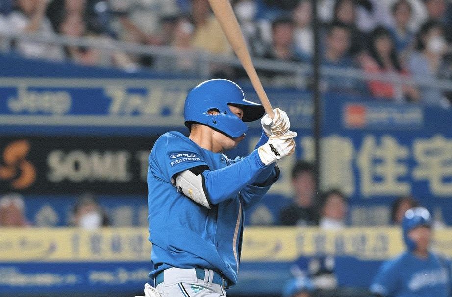 日本ハム】石井一成、早大後輩のノーノー打ち砕く一発 新庄監督は前の打席後に交代検討「まじっすか。あぶねー」：中日スポーツ・東京中日スポーツ