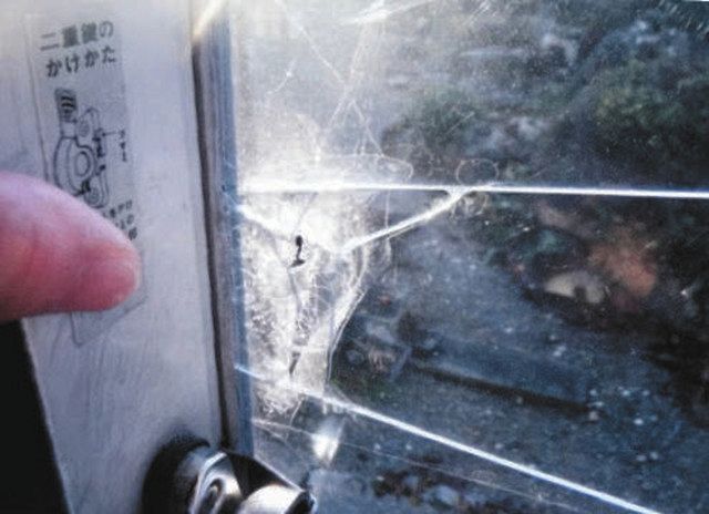 侵入盗、防犯フィルムで断念 被害相次ぐ豊川、補助錠も活用を：中日新聞Web