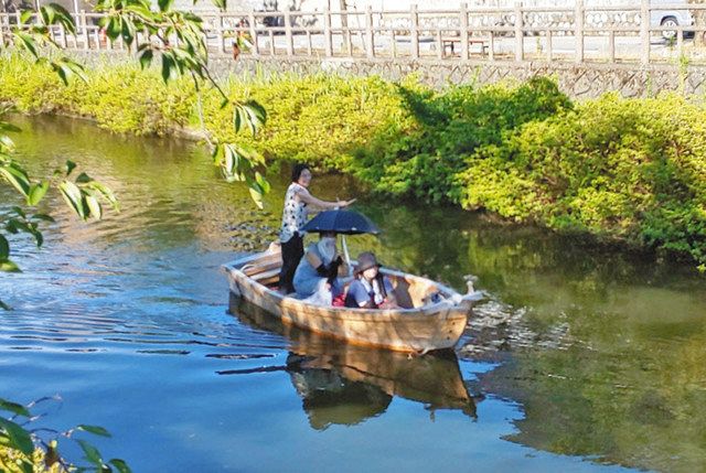 伝馬船遊覧 粋な風情を 氷見・湊川 月に1日復活：北陸中日新聞Web
