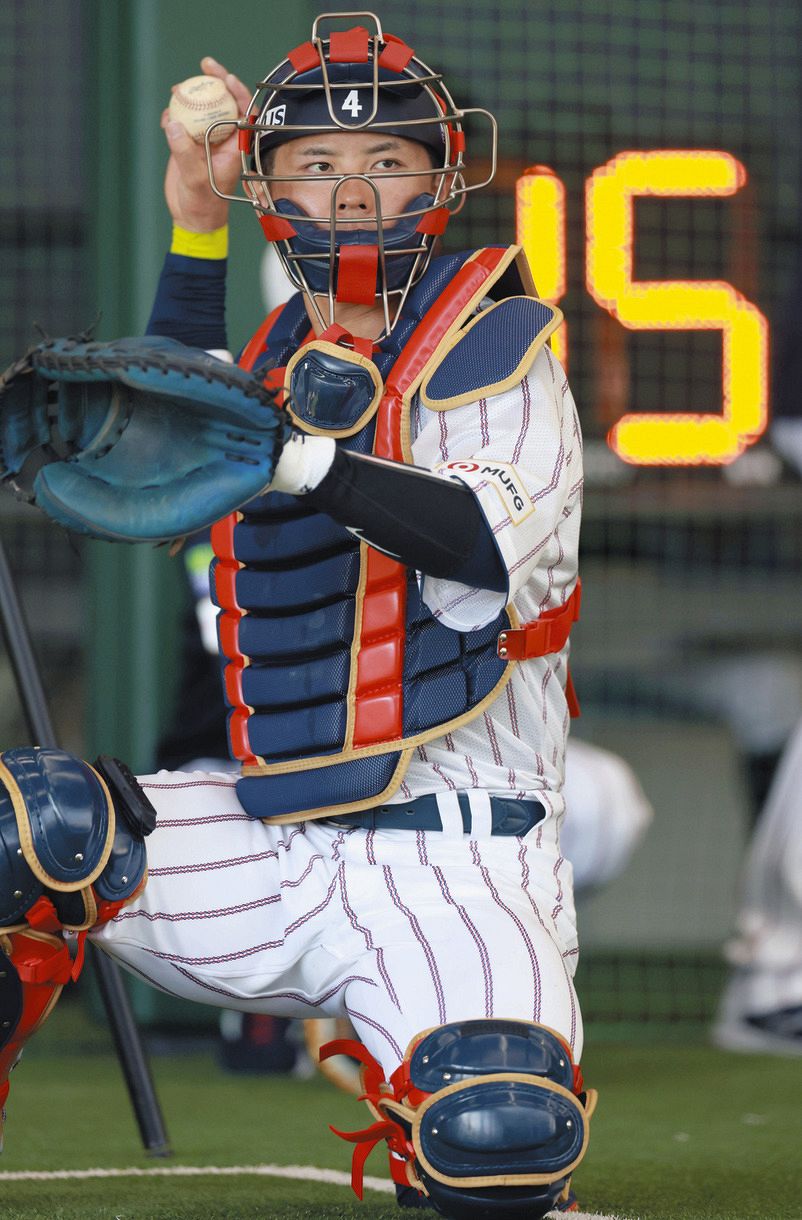 中日ドラゴンズブライト選手実使用帽子 オリックス香月選手実使用手袋