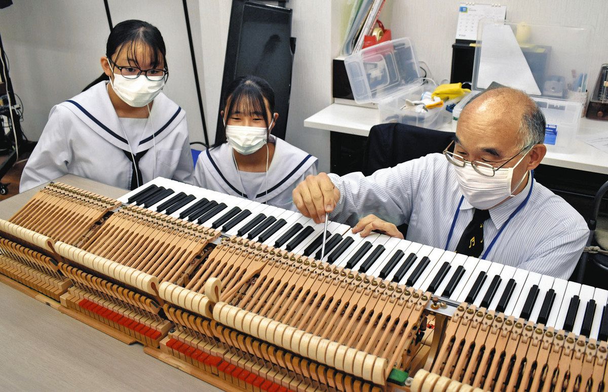 掛川東中の2生徒 職業体験でピアノ調律挑戦：中日新聞しずおかWeb