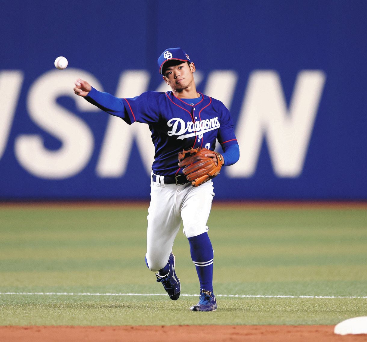中日 7番 右翼 でスタメンの根尾昂が今季初の遊撃に ゴロを無難にさばく 中日スポーツ 東京中日スポーツ 中日 7番 右翼 でスタメンの根尾昂が今季初の遊撃に ゴロを無難にさばく 中日スポーツ 東京中日スポーツ