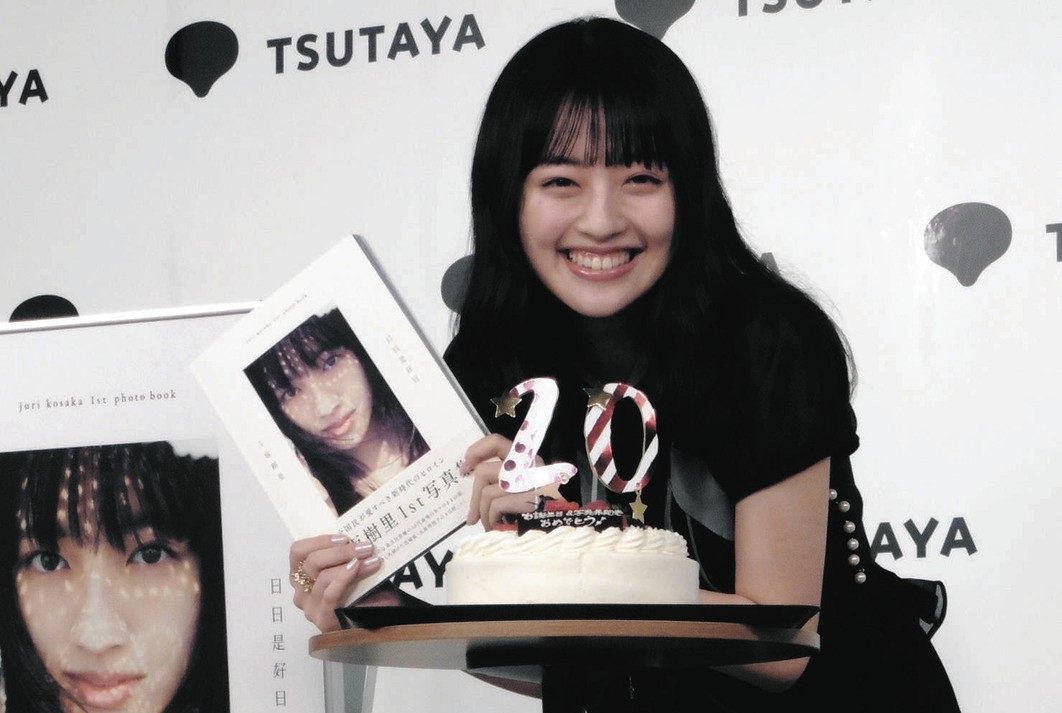 原画】7歳の誕生日に無表情でケーキ入刀しようとするしも 【公式通販】