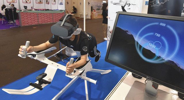 パラレルワールド 仮想と現実のはざまで Vol 2 中 vrでトレーニング 大空舞い深海へダイブ 中日新聞web