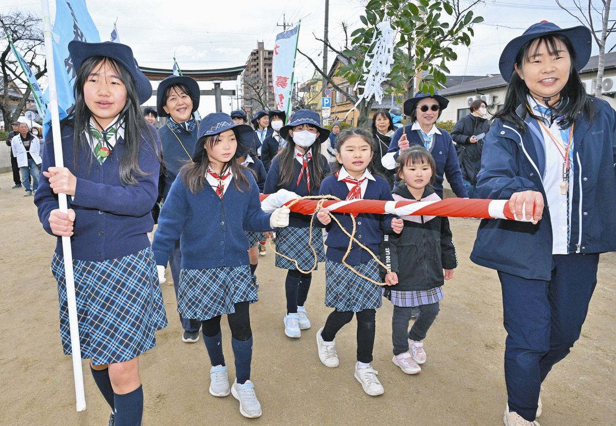 投稿　女児　裸 国府宮はだか祭」始まる みんなでササ奉納、今年も女性団体ら続々参加：中日新聞Web