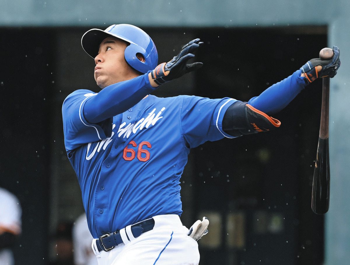 中日・鵜飼航丞、夜間練習の成果出たバックスクリーン弾「下半身主導で