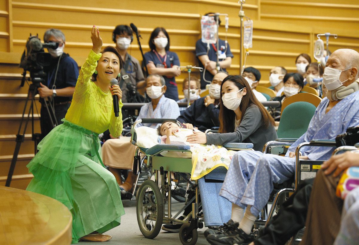 一青窈ライブTシャツ(ええいやあ) Amazon.co.jp: ええいああ 一青窈