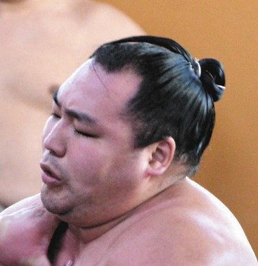 横綱・鶴竜 進退かけ “ぶっつけ本番”で初場所出場へ… 陸奥親方「気持ち