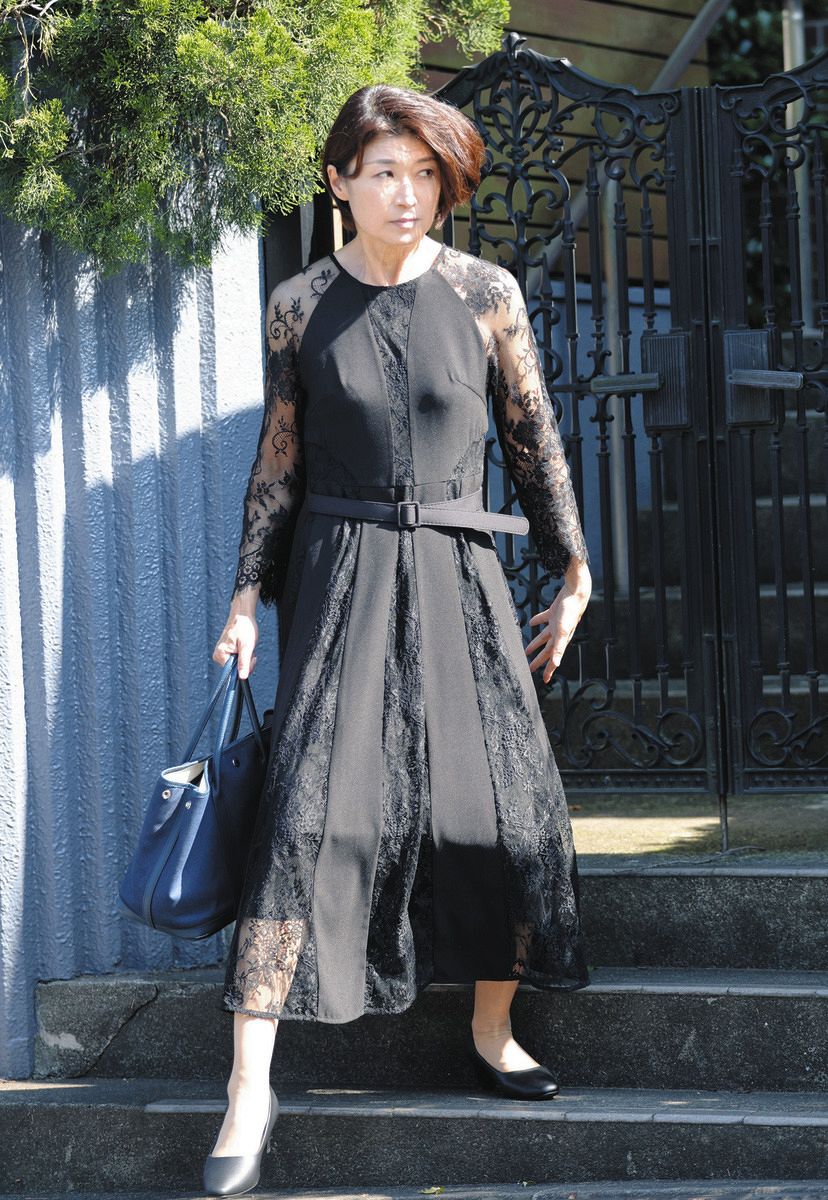 長嶋茂雄さんの自宅を弔問に訪れた青山祐子さん