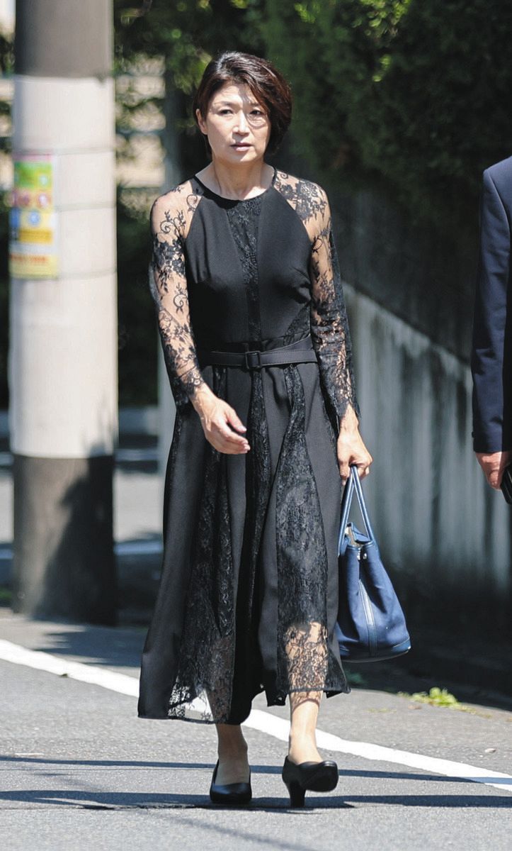 長嶋茂雄さんの自宅を弔問に訪れた青山祐子さん